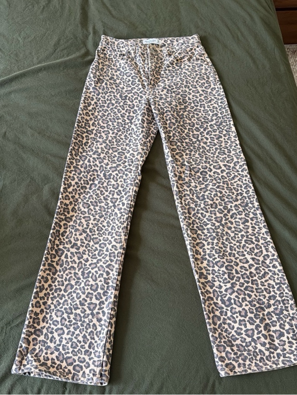 Abercrombie 90s relaxed high waisted Leopard Print Women's Jeans
